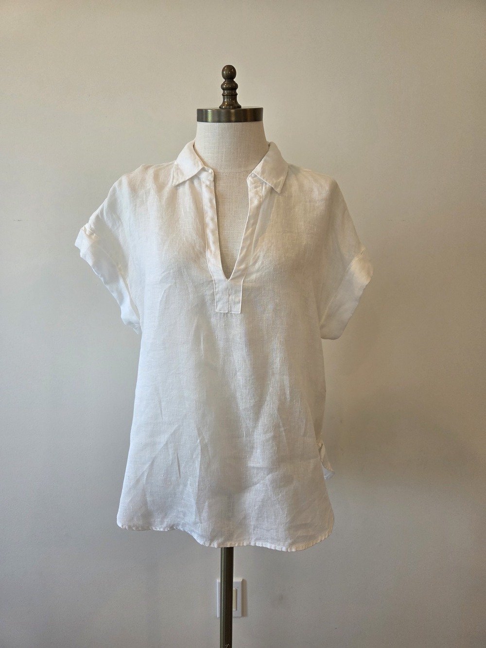 GAP Ladies White Linen Blend Button Down Shirt Size M